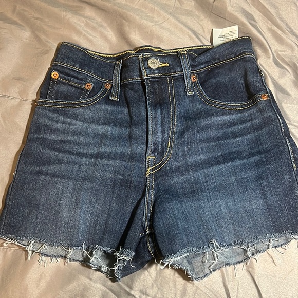 High rise Levis Shorts brand new - Picture 1 of 4